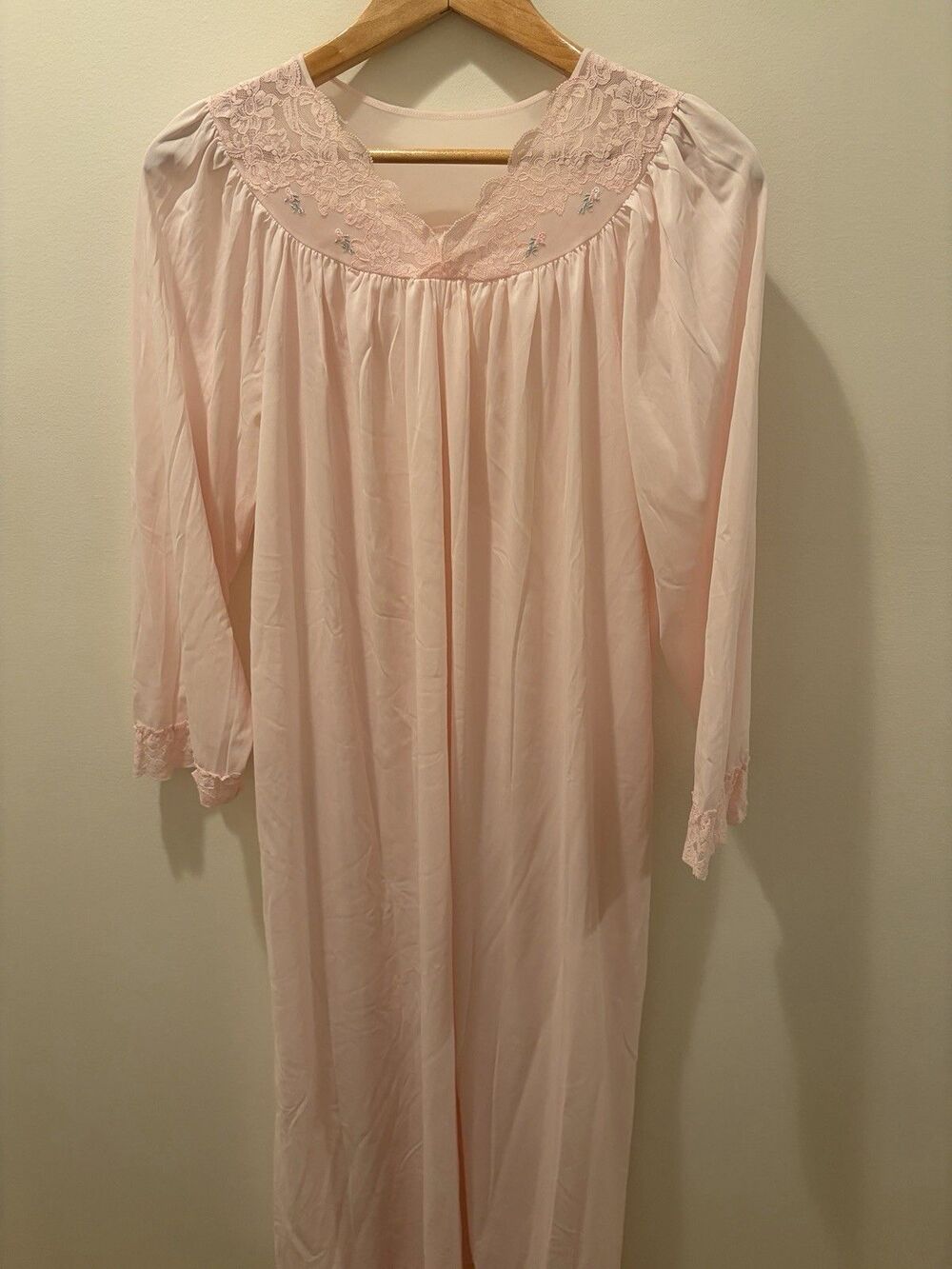 VTG Shadowline Pink Nylon Sz Medium Full Length Long Sleeve Lace